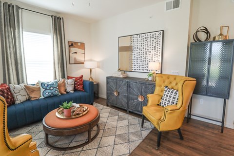 The Crest at Naples Apartment Home Living Space with 9' Ceilings located in Naples,FL